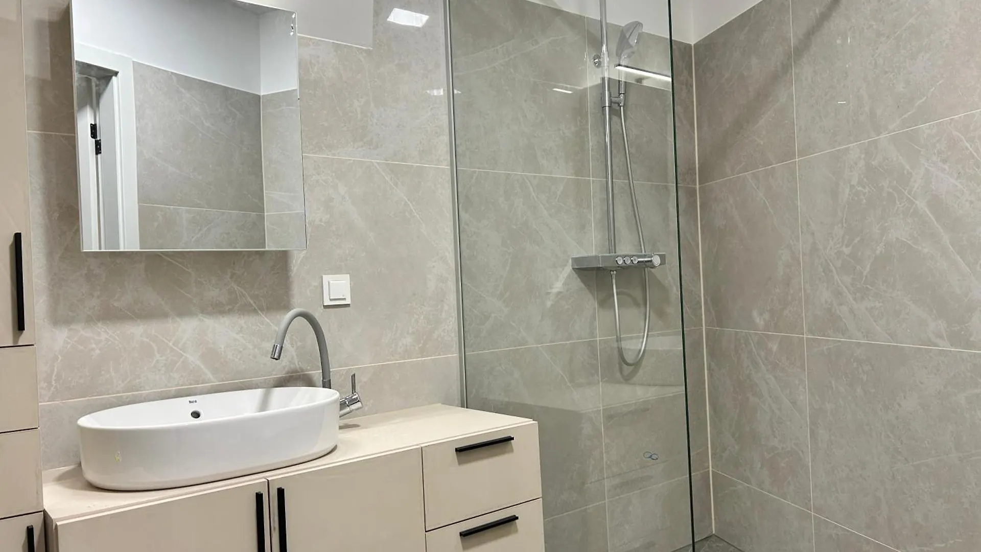 Asp Modern Apartments With Balcony & Free Parking فيينا النمسا